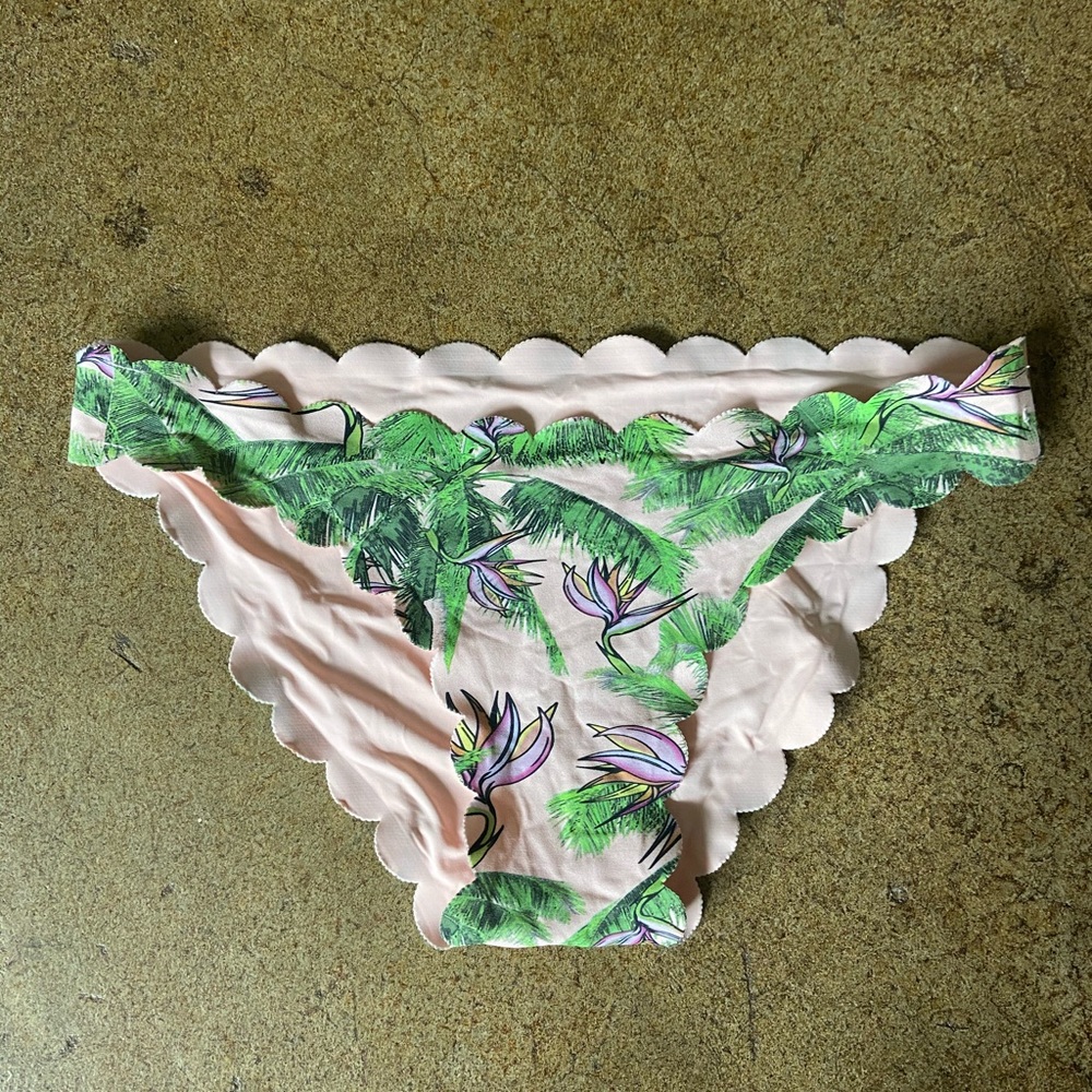 NWOT Pilyq Bermuda Scalloped Bikini Bottoms Small